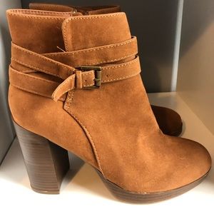 Size 8.5 Brown Heel Booties